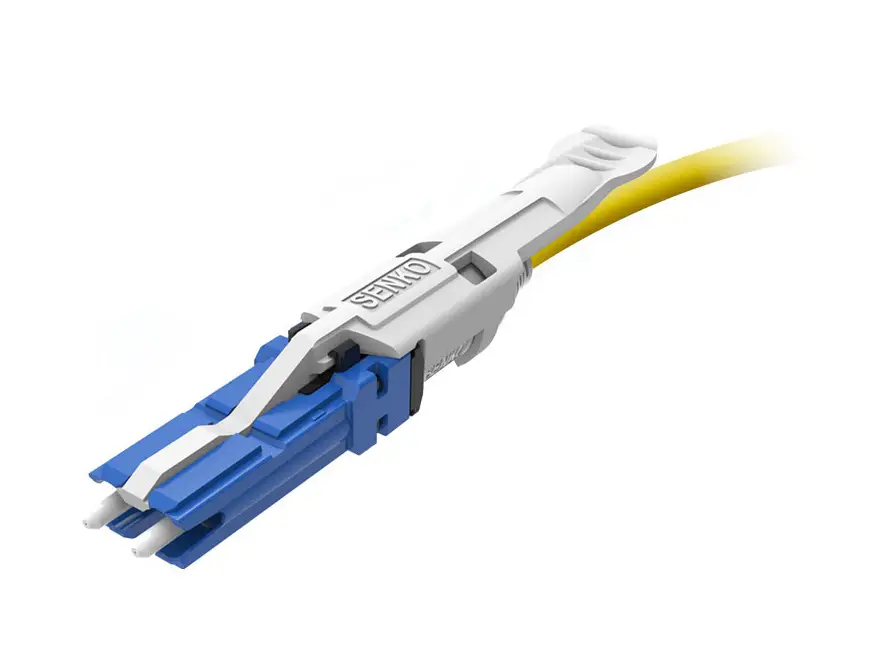 Cable de conexión óptica con conectores CS